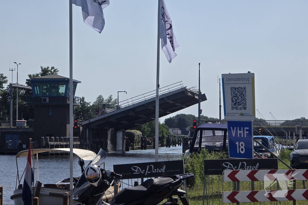 Leimuiderbrug sluit niet meer na doorgang scheepvaart