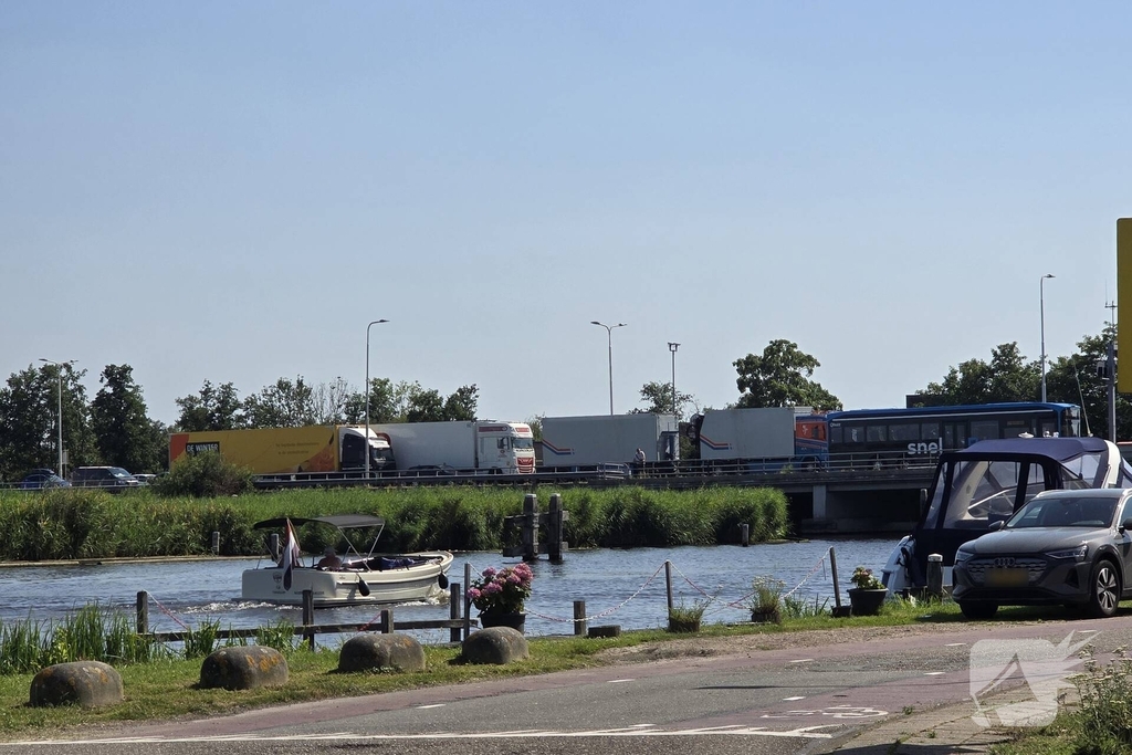 Leimuiderbrug sluit niet meer na doorgang scheepvaart