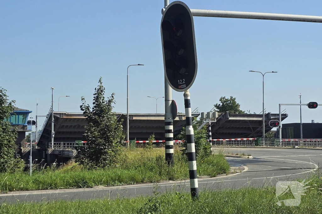 Leimuiderbrug sluit niet meer na doorgang scheepvaart