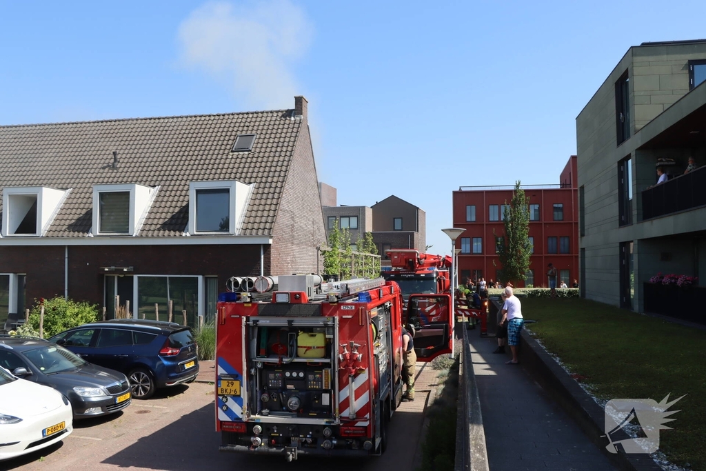 Bewoner nagekeken na uitslaande woningbrand