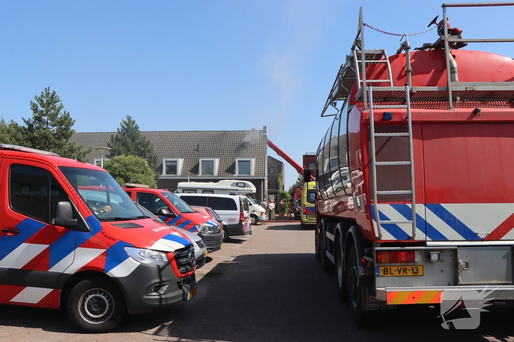 Bewoner nagekeken na uitslaande woningbrand