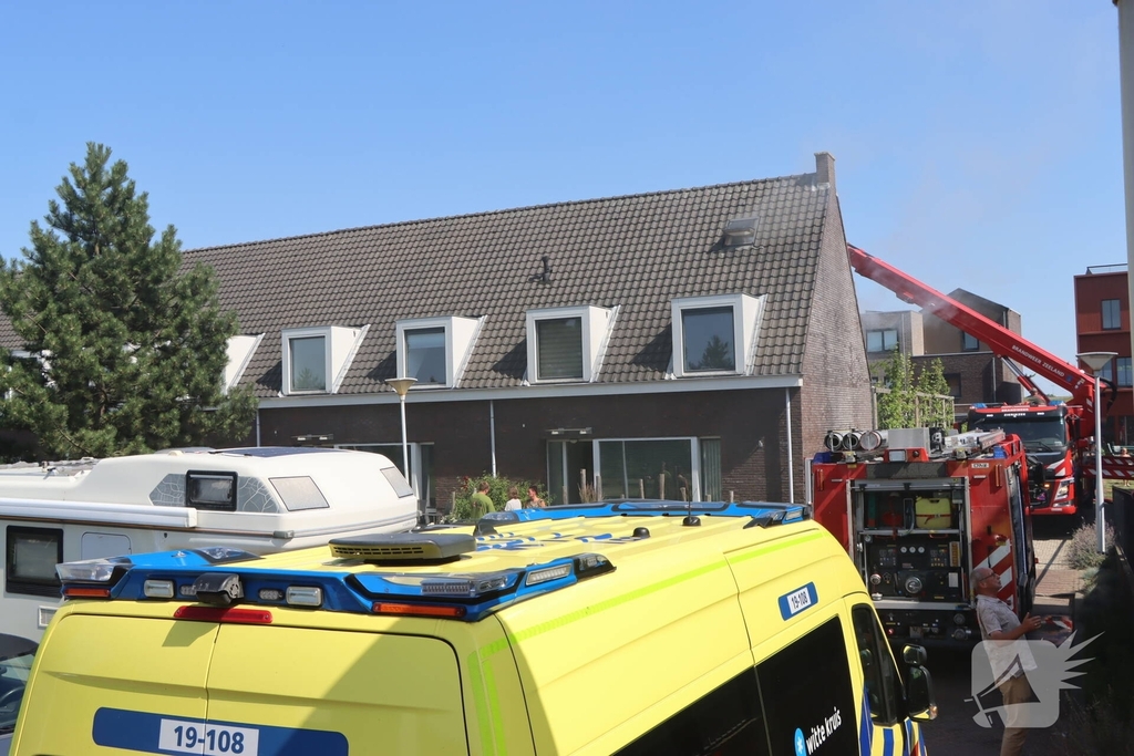 Bewoner nagekeken na uitslaande woningbrand