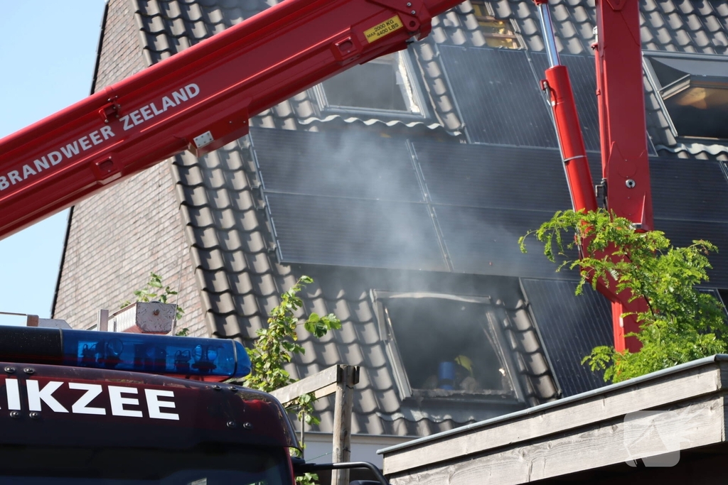 Bewoner nagekeken na uitslaande woningbrand