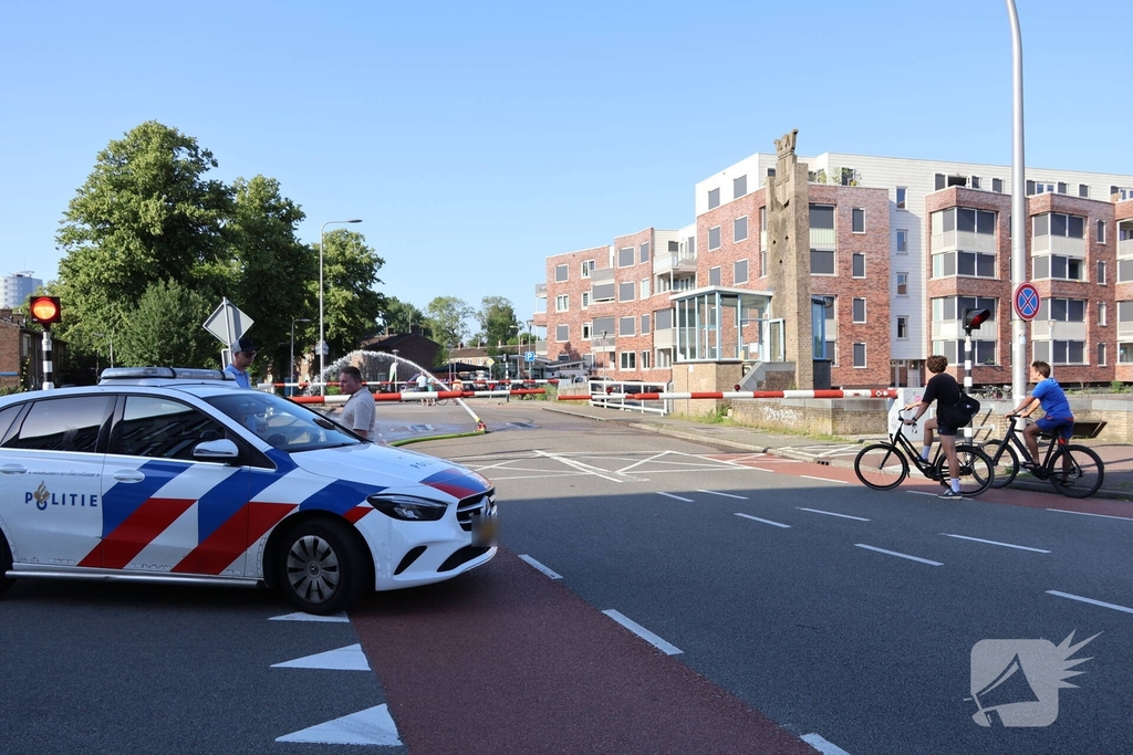 Brandweer moet brug koelen wegens storing door hitte