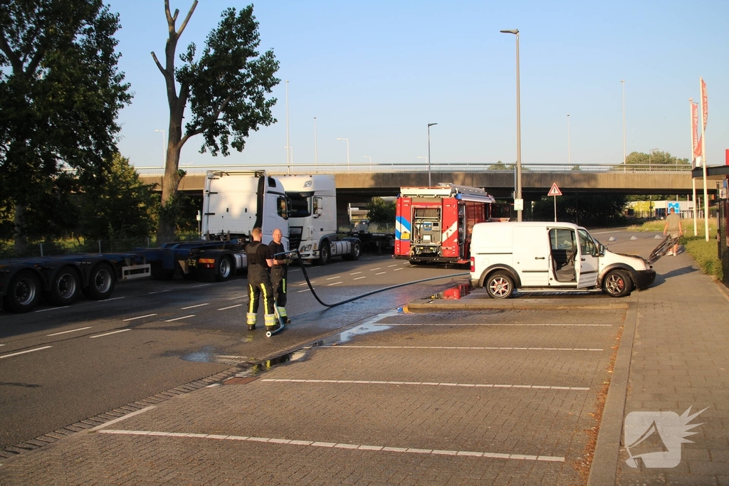 Brand verwoest motorblok van busje