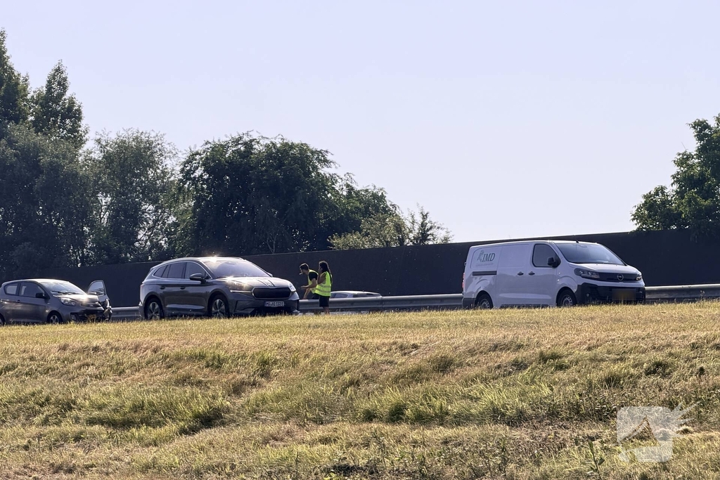 Aanrijding op drukke weg zonder gewonden