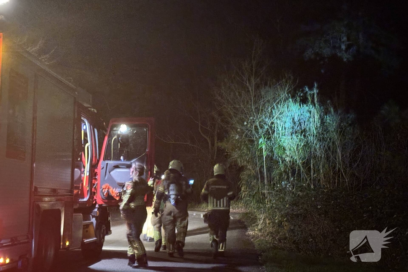Brandweer blust kleine buitenbrand, Eeskwerd in Leeuwarden
