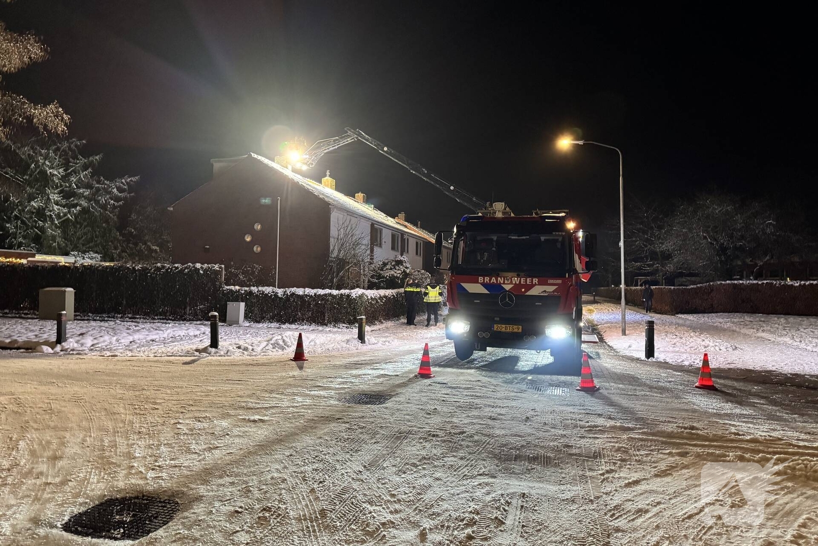 Brand in schoorsteen woning leidt tot brandweerinzet, Marconistraat in Assen