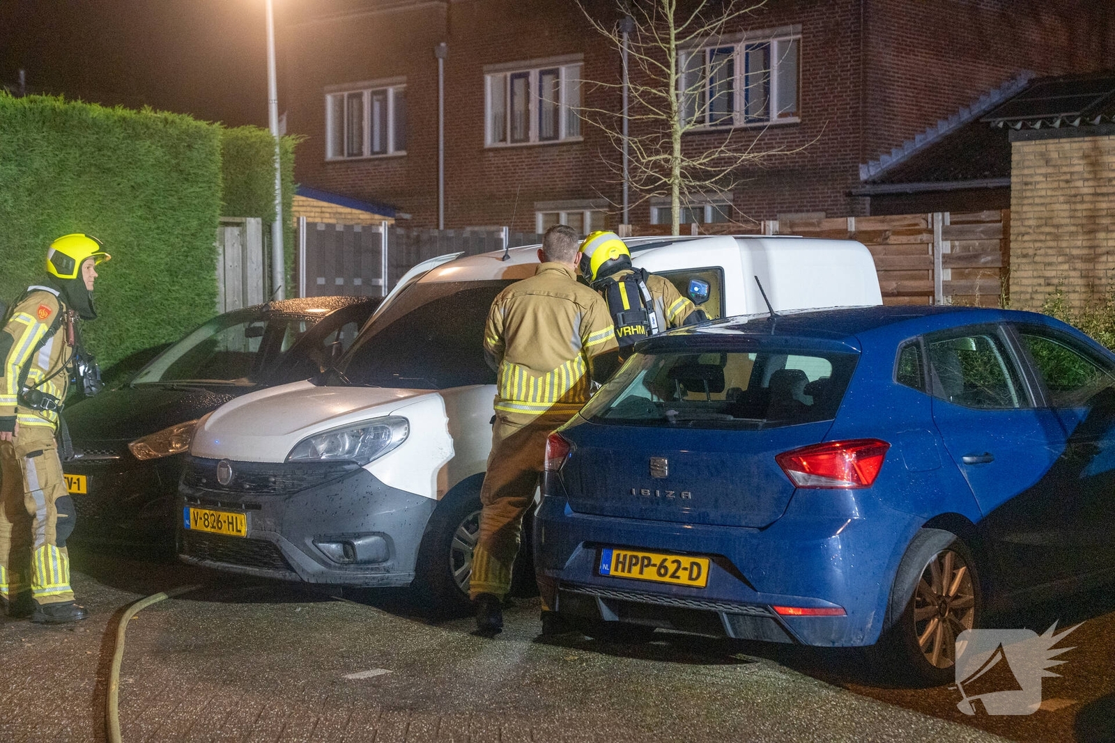 Brand in auto vergt inzet van hulpdiensten, Herenstraat in Gouda