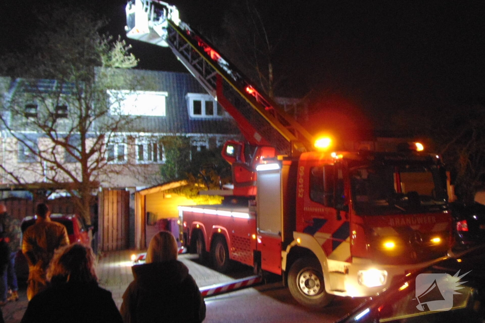 Woningbrand veroorzaakt grote inzet van hulpdiensten, Bisschopsweg in Amersfoort