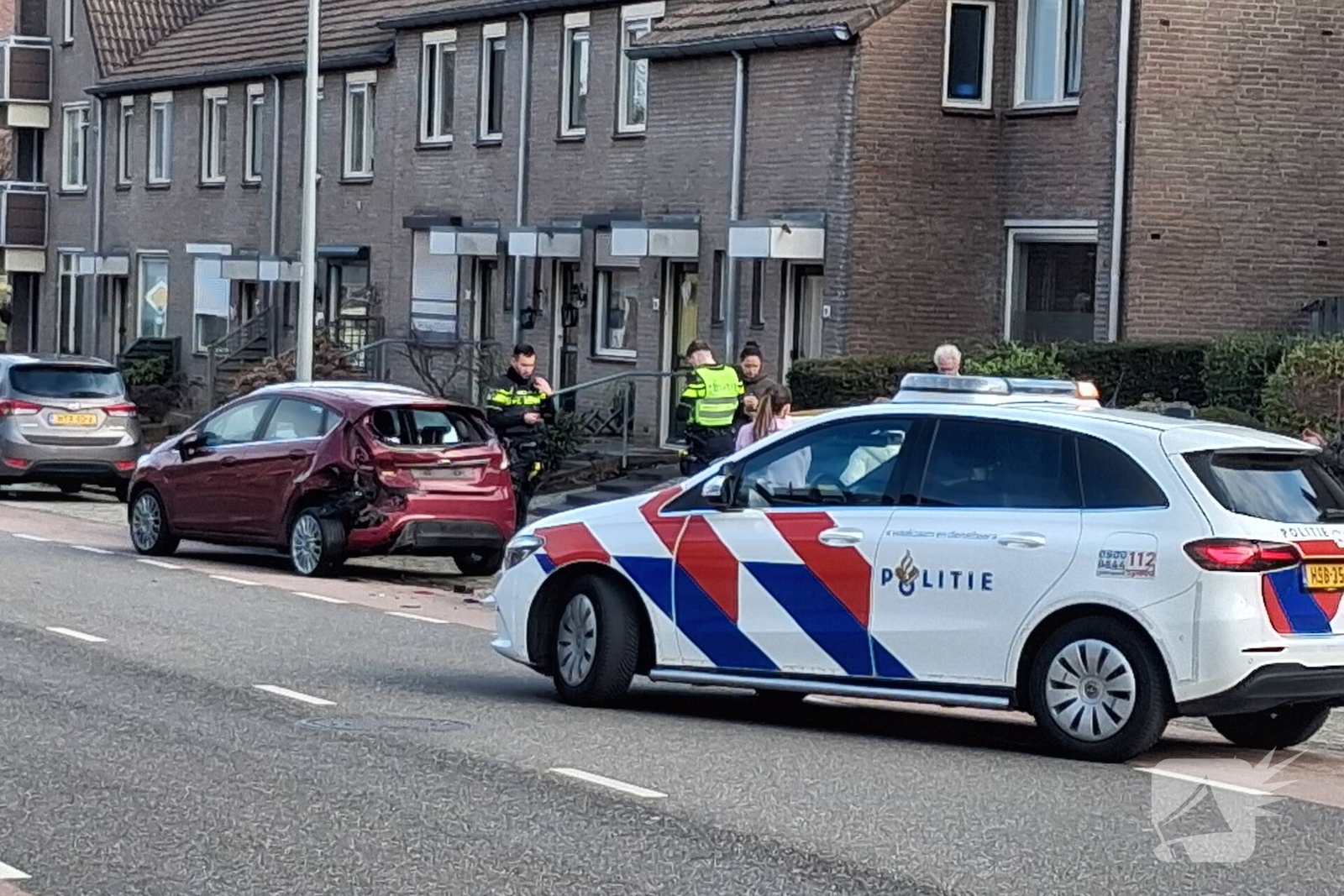 Ongeval zorgt voor schade aan voertuigen, Caumerweg in Heerlen