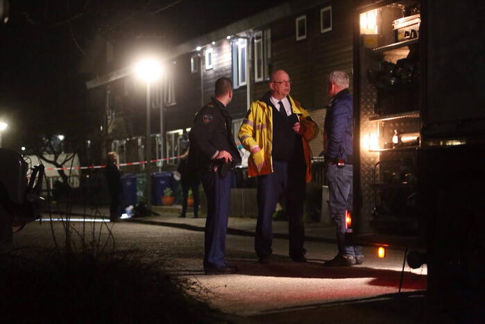 Dode en zwaargewonde gevonden in woning
