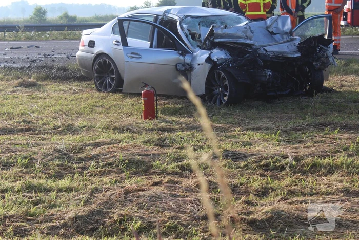 Auto rijdt op vrachtwagen bestuurder komt om