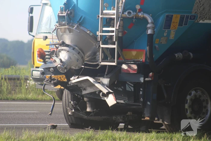 Auto rijdt op vrachtwagen bestuurder komt om