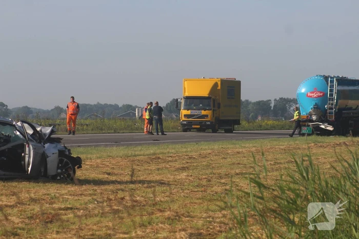 Auto rijdt op vrachtwagen bestuurder komt om