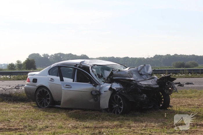 Auto rijdt op vrachtwagen bestuurder komt om