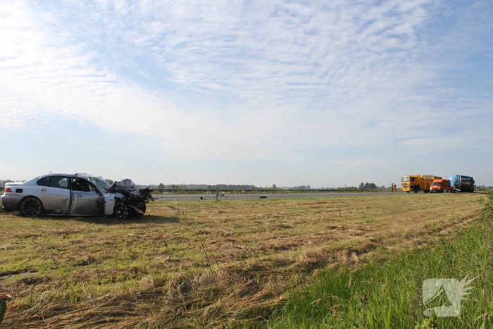 Auto rijdt op vrachtwagen bestuurder komt om