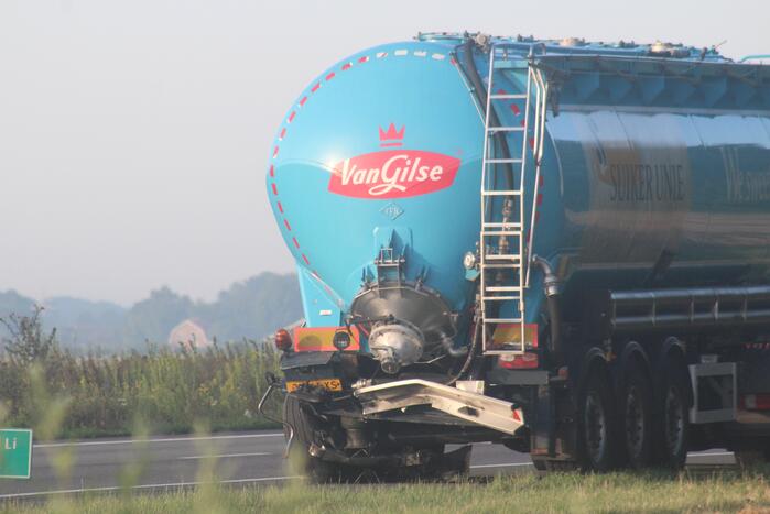 Auto rijdt op vrachtwagen bestuurder komt om