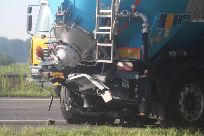 Auto rijdt op vrachtwagen bestuurder komt om