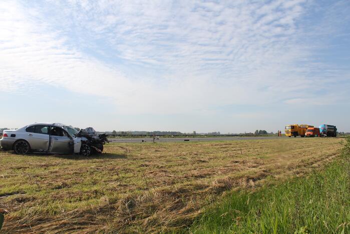 Auto rijdt op vrachtwagen bestuurder komt om