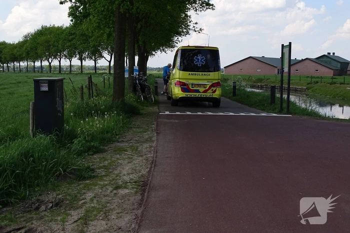 Presentator Tijs van den Brink raakt gewond na val met racefiets