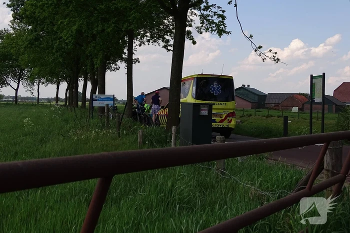 Presentator Tijs van den Brink raakt gewond na val met racefiets