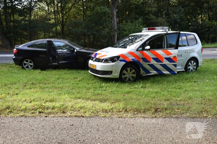 Kop-staartbotsing tussen drie personenauto's