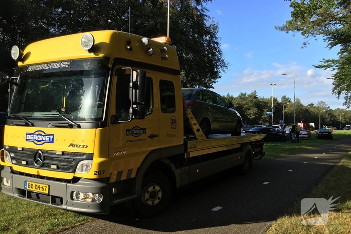 Kop-staartbotsing tussen drie personenauto's