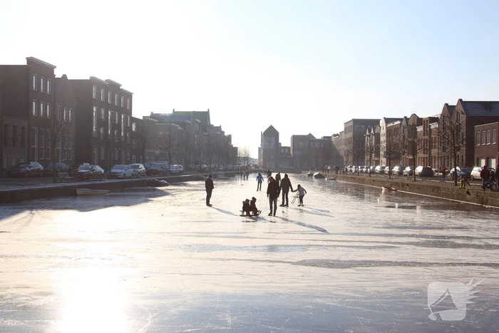 Veel schaatspret op de grachten van Vathorst