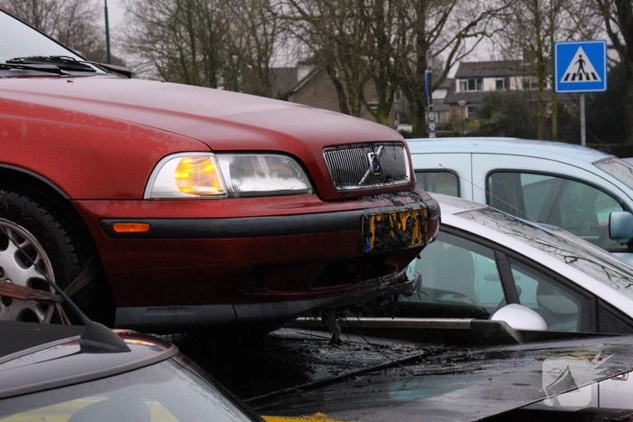 Auto te water geraakt tijdens parkeren