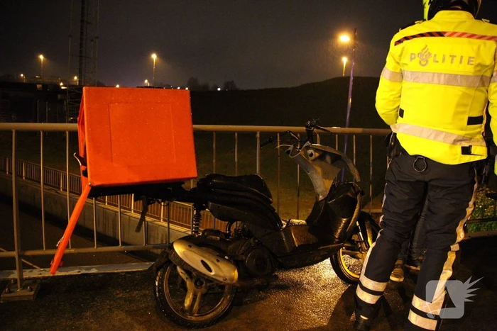 Maaltijdbezorger botst op wielrenner