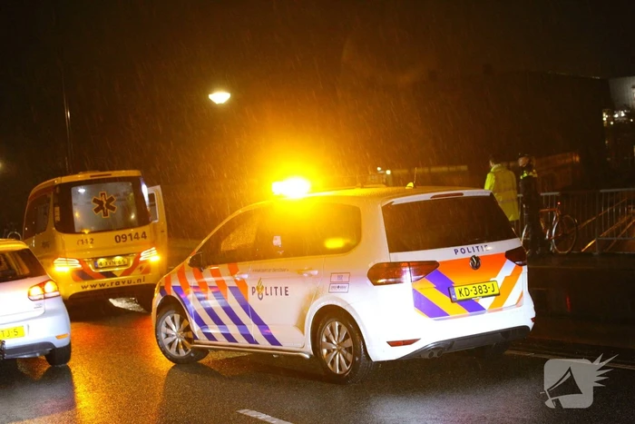 Maaltijdbezorger botst op wielrenner