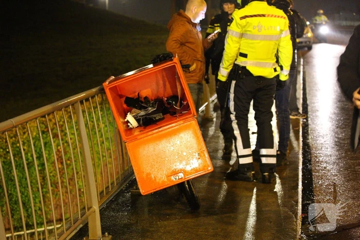 Maaltijdbezorger botst op wielrenner