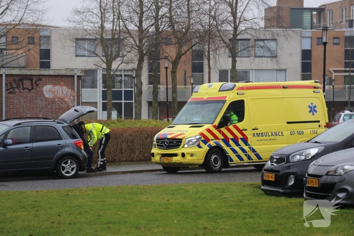 Automobilist ziet bromfiets over het hoofd