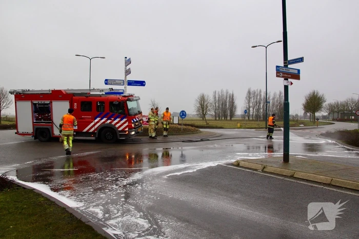 Vergeten tankdop zorgt voor vervuild wegdek