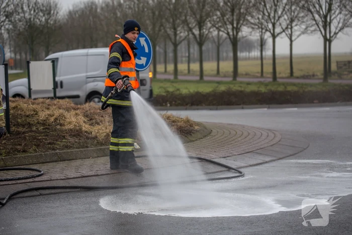 Vergeten tankdop zorgt voor vervuild wegdek