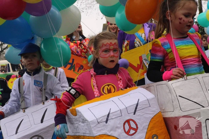 Drukke gezelligheid bij 41e carnavalsoptocht