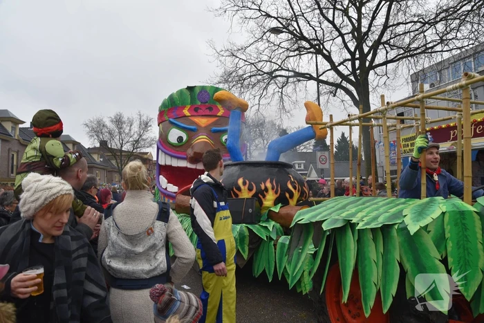 Drukke gezelligheid bij 41e carnavalsoptocht