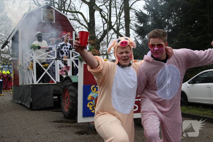 Drukke gezelligheid bij 41e carnavalsoptocht