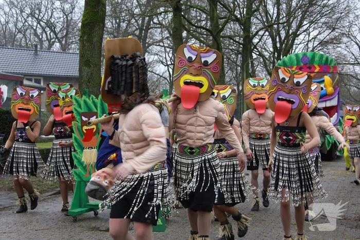 Drukke gezelligheid bij 41e carnavalsoptocht
