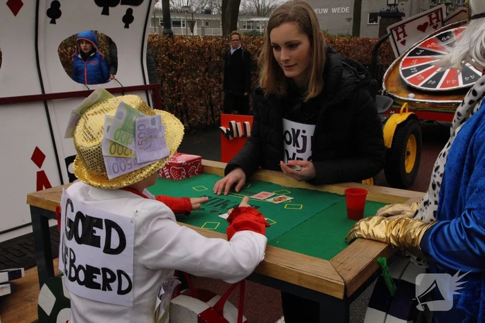 Drukke gezelligheid bij 41e carnavalsoptocht