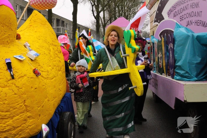 Drukke gezelligheid bij 41e carnavalsoptocht