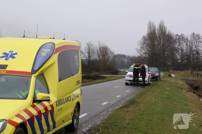 Automobilist rijdt snorscooter aan en slaat op de vlucht
