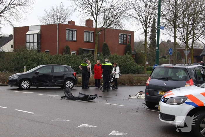 Flinke schade na botsing op kruising