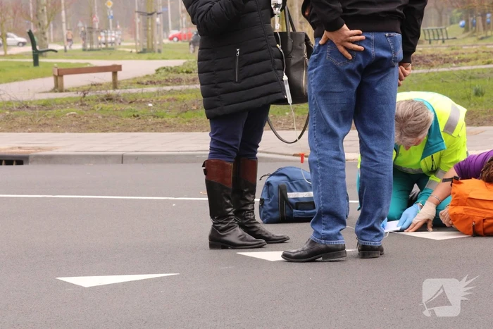 Overstekende fietser aangereden door auto
