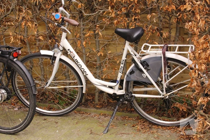Overstekende fietser aangereden door auto