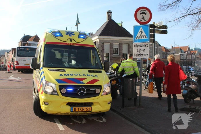 Fietser gewond na aanrijding met scooter