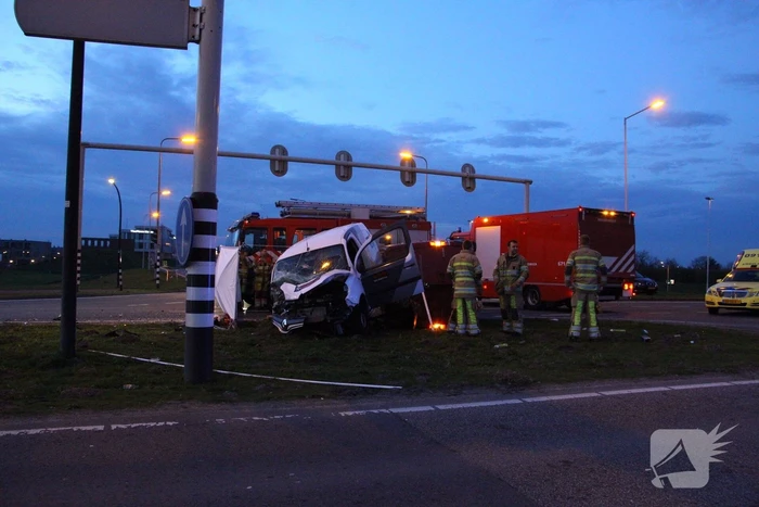 Dode en meerdere gewonden bij ernstig verkeersongeval