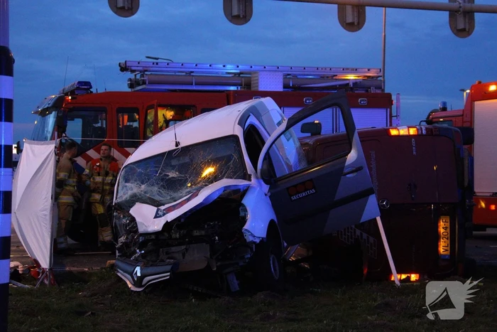 Dode en meerdere gewonden bij ernstig verkeersongeval