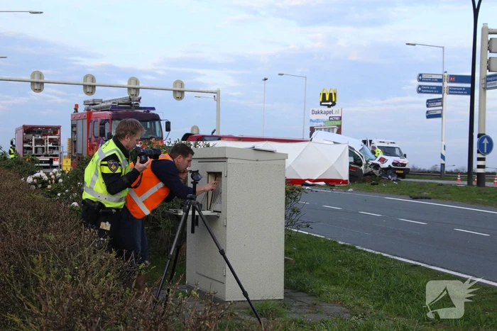 Dode en meerdere gewonden bij ernstig verkeersongeval